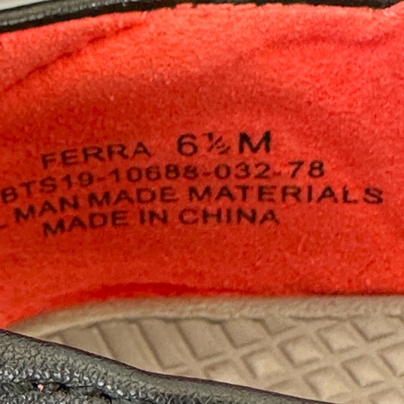 Baretraps Sandals Sneakers Shoes Women’s size 6.5 Farra Baretraos Black Velcro - Picture 12 of 12